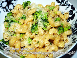 Pasta with Creamy Broccolli Sauce